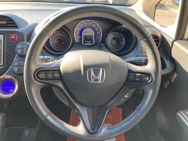 フィットハイブリッド シーズ　ファインスタイル　純正ナビ　ワンセグ　バックモニター　前席シートヒーター　革巻きハンドル　クルーズコントロール　ＨＩＤ　ＥＴＣ（14枚目）