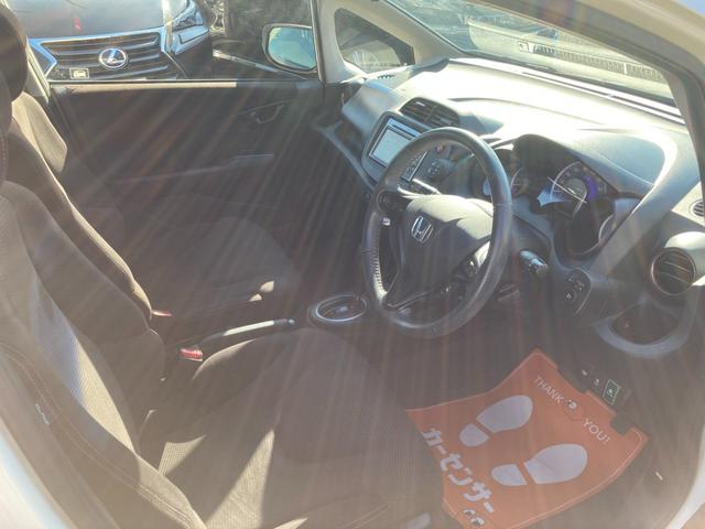 フィットハイブリッド シーズ　ファインスタイル　純正ナビ　ワンセグ　バックモニター　前席シートヒーター　革巻きハンドル　クルーズコントロール　ＨＩＤ　ＥＴＣ（18枚目）