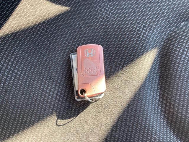 フィットハイブリッド シーズ　ファインスタイル　純正ナビ　ワンセグ　バックモニター　前席シートヒーター　革巻きハンドル　クルーズコントロール　ＨＩＤ　ＥＴＣ（22枚目）