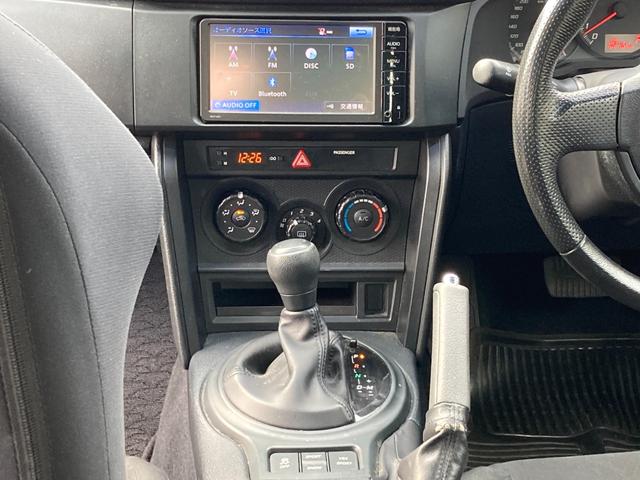 ８６ Ｇ　純正ＳＤナビ　ワンセグ　Ｂｌｕｅｔｏｏｔｈ　バックモニター　革巻きハンドル　コーナーセンサー　ＨＩＤ　純正１６ＡＷ（8枚目）