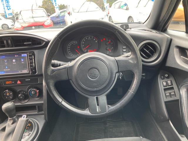 ８６ Ｇ　純正ＳＤナビ　ワンセグ　Ｂｌｕｅｔｏｏｔｈ　バックモニター　革巻きハンドル　コーナーセンサー　ＨＩＤ　純正１６ＡＷ（13枚目）