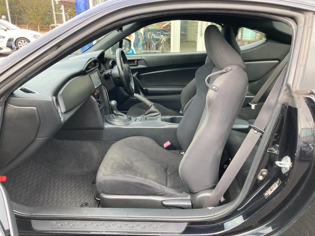 ８６ Ｇ　純正ＳＤナビ　ワンセグ　Ｂｌｕｅｔｏｏｔｈ　バックモニター　革巻きハンドル　コーナーセンサー　ＨＩＤ　純正１６ＡＷ（17枚目）