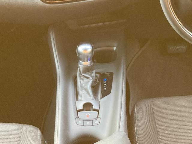 Ｃ－ＨＲ Ｓ　プリクラッシュセーフティ　車線逸脱警報　純正ＳＤナビ　地デジ　Ｂｌｕｅｔｏｏｔｈ　バックモニター　レーダークルーズコントロール　オートハイビーム　ＨＩＤ　ＥＴＣ　純正１７ＡＷ（13枚目）