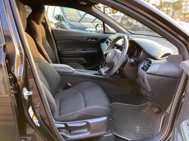 Ｃ－ＨＲ Ｓ　プリクラッシュセーフティ　車線逸脱警報　純正ＳＤナビ　地デジ　Ｂｌｕｅｔｏｏｔｈ　バックモニター　レーダークルーズコントロール　オートハイビーム　ＨＩＤ　ＥＴＣ　純正１７ＡＷ（19枚目）