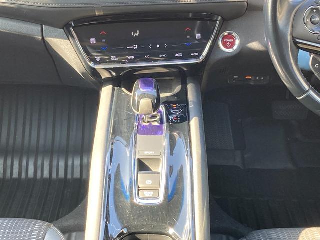 ヴェゼル ハイブリッドＺ　シティブレーキアクティブシステム　純正ナビ　地デジ　Ｂｌｕｅｔｏｏｔｈ　ＨＤＭＩ　バックモニター　革巻きハンドル　クルーズコントロール　パドルシフト　ハーフレザーシート　前席シートヒーター　ＬＥＤ（14枚目）