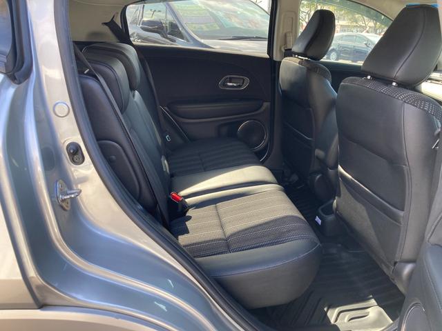 ヴェゼル ハイブリッドＺ　シティブレーキアクティブシステム　純正ナビ　地デジ　Ｂｌｕｅｔｏｏｔｈ　ＨＤＭＩ　バックモニター　革巻きハンドル　クルーズコントロール　パドルシフト　ハーフレザーシート　前席シートヒーター　ＬＥＤ（23枚目）