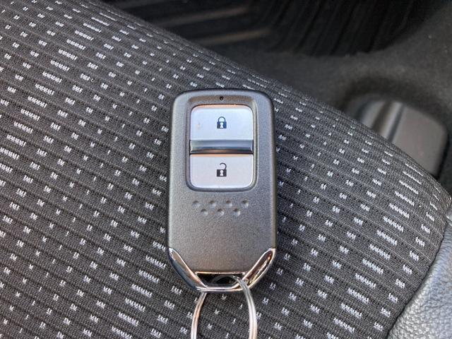 ヴェゼル ハイブリッドＺ　シティブレーキアクティブシステム　純正ナビ　地デジ　Ｂｌｕｅｔｏｏｔｈ　ＨＤＭＩ　バックモニター　革巻きハンドル　クルーズコントロール　パドルシフト　ハーフレザーシート　前席シートヒーター　ＬＥＤ（26枚目）