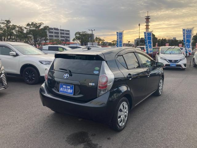 アクア S 純正SDナビ・地デジ・Bluetooth・バックモニター・プッシュスタート・ヘッドライトレベライザー・ETC(2枚目)