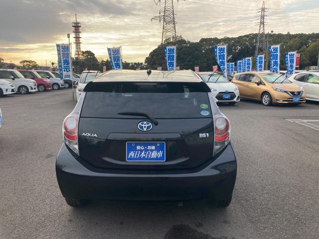 アクア S 純正SDナビ・地デジ・Bluetooth・バックモニター・プッシュスタート・ヘッドライトレベライザー・ETC(4枚目)