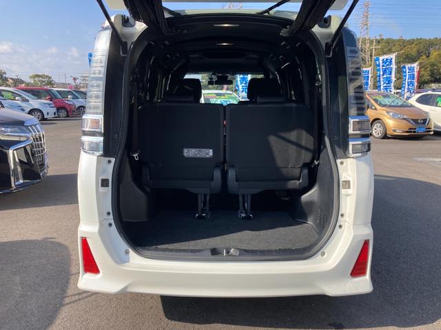 ヴォクシー ＺＳ　煌　プリクラッシュセーフティ　先行車発進告知　ワンオーナー車　純正９インチＳＤナビ　地デジ　Ｂｌｕｅｔｏｏｔｈ　バックモニター　前後ドラレコ　両側パワースライド　革巻きハンドル　クルーズコントロール（6枚目）