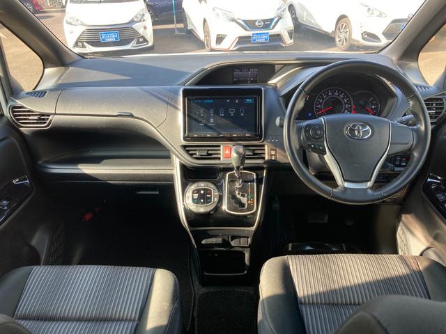 ヴォクシー ＺＳ　煌　プリクラッシュセーフティ　先行車発進告知　ワンオーナー車　純正９インチＳＤナビ　地デジ　Ｂｌｕｅｔｏｏｔｈ　バックモニター　前後ドラレコ　両側パワースライド　革巻きハンドル　クルーズコントロール（8枚目）