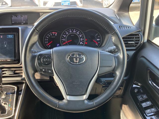 ヴォクシー ＺＳ　煌　プリクラッシュセーフティ　先行車発進告知　ワンオーナー車　純正９インチＳＤナビ　地デジ　Ｂｌｕｅｔｏｏｔｈ　バックモニター　前後ドラレコ　両側パワースライド　革巻きハンドル　クルーズコントロール（13枚目）