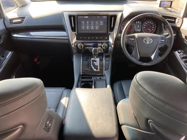 アルファード ２．５Ｓ　Ｃパッケージ　Ｗサンルーフ　黒革シート　フリップダウンモニター　７人乗り　プリクラッシュセーフティ　標識検知　ブラインドスポットモニター　純正１０インチＳＤナビ　Ｂｌｕｅｔｏｏｔｈ　ＨＤＭＩ　デジタルインナーミラー（8枚目）