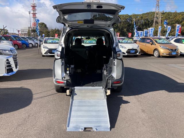 シエンタ Ｘ　車いす仕様車　スローパー　法人ワンオーナー　手すり付き　車いす固定装置　車高降下装置　純正ＳＤナビ　ワンセグ　Ｂｌｕｅｔｏｏｔｈ　バックモニター　ドラレコ　左側パワースライド　ヘッドライトレベライザー（2枚目）