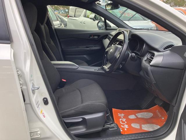 Ｃ－ＨＲ Ｓ　プリクラッシュセーフティ　車線逸脱警報　純正ＳＤナビ　地デジ　Ｂｌｕｅｔｏｏｔｈ　バックモニター　クルーズコントロール　レーダークルーズコントロール　ブレーキホールド　ＬＥＤ　ＥＴＣ　純正１７ＡＷ（19枚目）