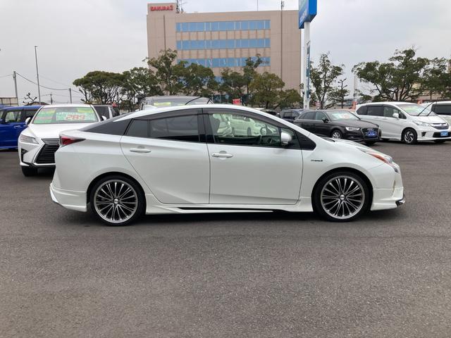 プリウス Ｓ　カロッツェリアＳＤナビ　地デジ　Ｂｌｕｅｔｏｏｔｈ　バックモニター　ドラレコ　革巻きハンドル　エアロパーツ　ＥＴＣ　ＬＯＸＲＮＹ１９ＡＷ（3枚目）