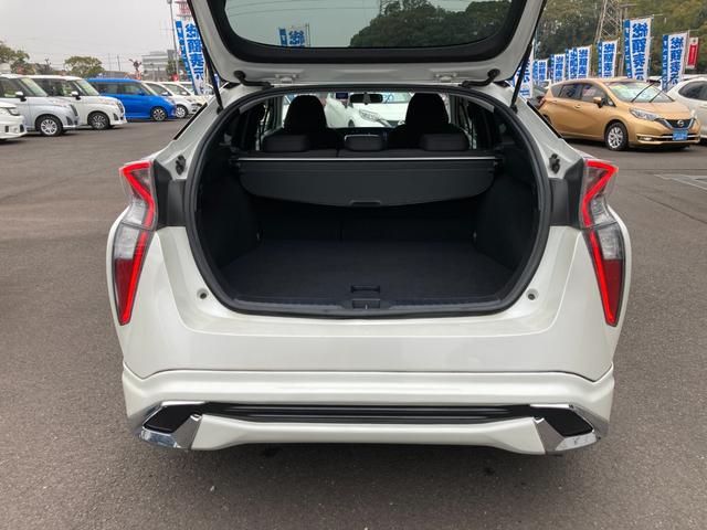 プリウス Ｓ　カロッツェリアＳＤナビ　地デジ　Ｂｌｕｅｔｏｏｔｈ　バックモニター　ドラレコ　革巻きハンドル　エアロパーツ　ＥＴＣ　ＬＯＸＲＮＹ１９ＡＷ（6枚目）