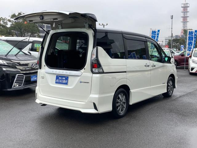 セレナ ｅ－パワー　ハイウェイスターＶ　フリップダウンモニター　７人乗り　プロパイロット　エマージェンシーブレーキ　標識認識機能　純正９インチＳＤナビ　地デジ　Ｂｌｕｅｔｏｏｔｈ　ＨＤＭＩ　ドラレコ　デジタルインナーミラー　レーダークルーズ（3枚目）