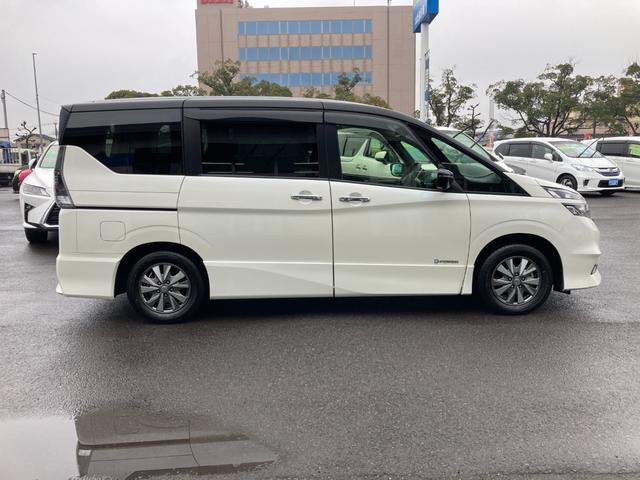 セレナ ｅ－パワー　ハイウェイスターＶ　フリップダウンモニター　７人乗り　プロパイロット　エマージェンシーブレーキ　標識認識機能　純正９インチＳＤナビ　地デジ　Ｂｌｕｅｔｏｏｔｈ　ＨＤＭＩ　ドラレコ　デジタルインナーミラー　レーダークルーズ（4枚目）