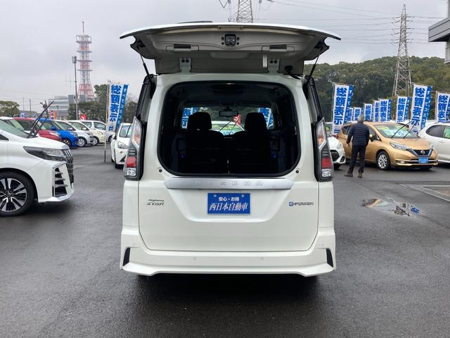 セレナ ｅ－パワー　ハイウェイスターＶ　フリップダウンモニター　７人乗り　プロパイロット　エマージェンシーブレーキ　標識認識機能　純正９インチＳＤナビ　地デジ　Ｂｌｕｅｔｏｏｔｈ　ＨＤＭＩ　ドラレコ　デジタルインナーミラー　レーダークルーズ（7枚目）