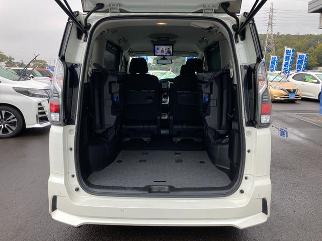 セレナ ｅ－パワー　ハイウェイスターＶ　フリップダウンモニター　７人乗り　プロパイロット　エマージェンシーブレーキ　標識認識機能　純正９インチＳＤナビ　地デジ　Ｂｌｕｅｔｏｏｔｈ　ＨＤＭＩ　ドラレコ　デジタルインナーミラー　レーダークルーズ（9枚目）