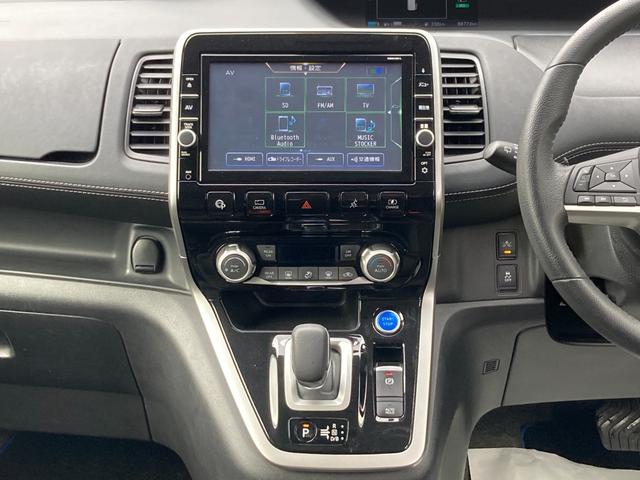 セレナ ｅ－パワー　ハイウェイスターＶ　フリップダウンモニター　７人乗り　プロパイロット　エマージェンシーブレーキ　標識認識機能　純正９インチＳＤナビ　地デジ　Ｂｌｕｅｔｏｏｔｈ　ＨＤＭＩ　ドラレコ　デジタルインナーミラー　レーダークルーズ（11枚目）