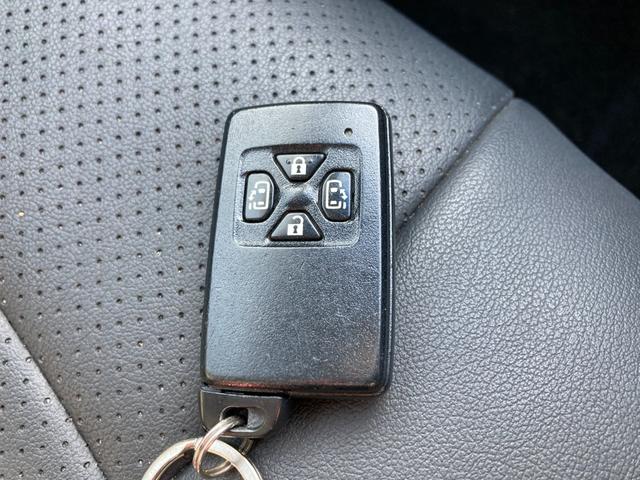 エスティマ アエラス　フリップダウンモニター　７人乗り　純正ＳＤナビ　地デジ　Ｂｌｕｅｔｏｏｔｈ　バックモニター　ドラレコ　両側パワースライド　革巻きハンドル　クルーズコントロール　レザー調シートカバー　オットマンシート（26枚目）