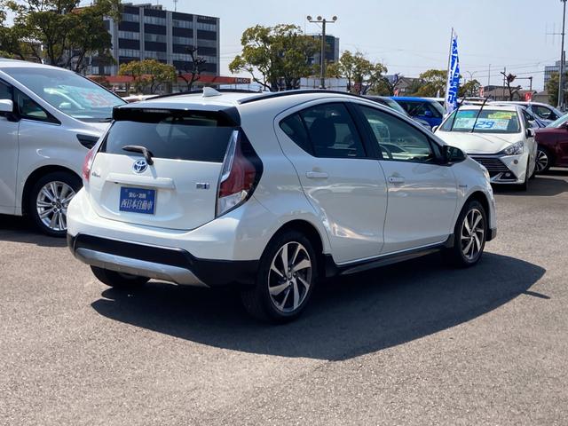 アクア Ｘ－アーバン　ソリッド　プリクラッシュセーフティ　禁煙車　純正ＳＤナビ　地デジ　Ｂｌｕｅｔｏｏｔｈ　バックモニター　ハーフレザーシート　革巻きハンドル　プッシュスタート　オートハイビーム　純正１６ＡＷ（2枚目）