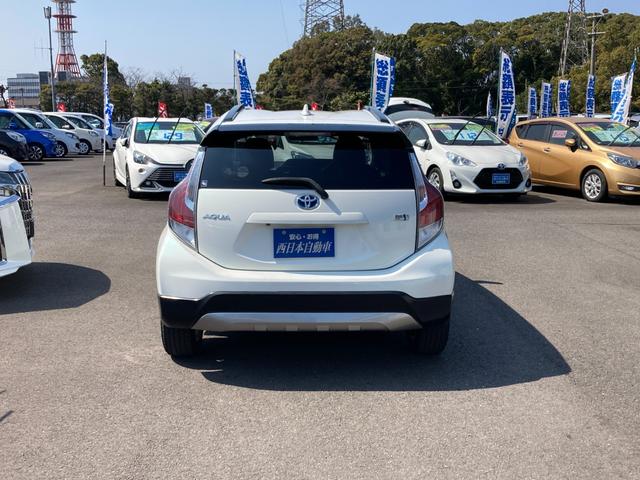 アクア Ｘ－アーバン　ソリッド　プリクラッシュセーフティ　禁煙車　純正ＳＤナビ　地デジ　Ｂｌｕｅｔｏｏｔｈ　バックモニター　ハーフレザーシート　革巻きハンドル　プッシュスタート　オートハイビーム　純正１６ＡＷ（5枚目）