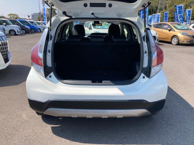 アクア Ｘ－アーバン　ソリッド　プリクラッシュセーフティ　禁煙車　純正ＳＤナビ　地デジ　Ｂｌｕｅｔｏｏｔｈ　バックモニター　ハーフレザーシート　革巻きハンドル　プッシュスタート　オートハイビーム　純正１６ＡＷ（6枚目）