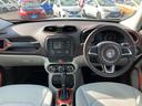 ジープ・レネゲード ロンジチュード　純正オーディオ　Ｂｌｕｅｔｏｏｔｈ　バックモニター　革巻きハンドル　クルーズコントロール　アイドリングストップ　コーナーセンサー　プッシュスタート　ヘッドライトレベライザー　ＥＴＣ　純正１６ＡＷ（8枚目）