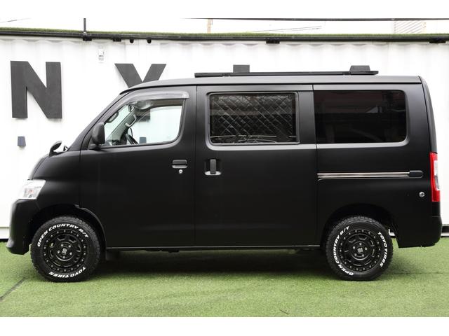 �y�u���b�N�œ��ꂳ�ꂽ�O���z�{�f�B�J���[���u���b�N�œ��ꂵ�A�X�^�C���b�V���Ȏd�オ��ɁB�J�X�^������}�����A�O���̂��Ȃ��f�U�C���ł��B