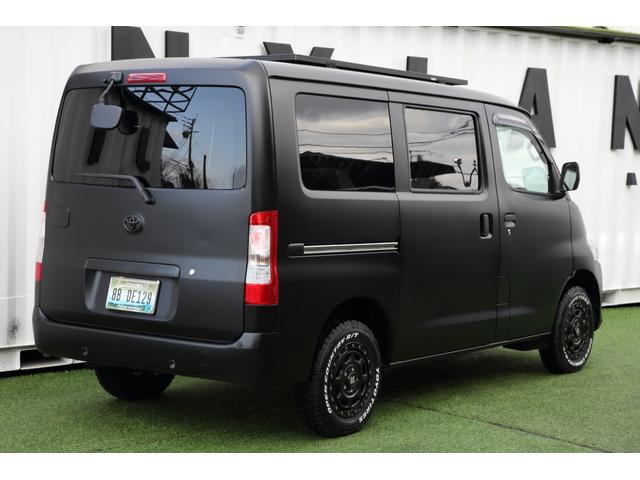 �y�u���b�N�œ��ꂳ�ꂽ�O���z�{�f�B�J���[���u���b�N�œ��ꂵ�A�X�^�C���b�V���Ȏd�オ��ɁB�J�X�^������}�����A�O���̂��Ȃ��f�U�C���ł��B