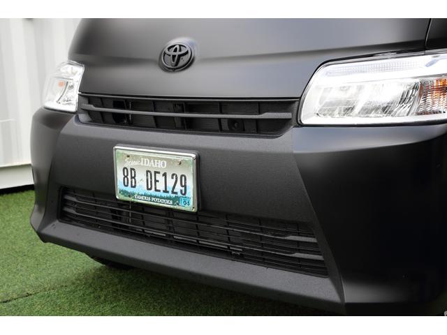 �y�u���b�N�œ��ꂳ�ꂽ�O���z�{�f�B�J���[���u���b�N�œ��ꂵ�A�X�^�C���b�V���Ȏd�オ��ɁB�J�X�^������}�����A�O���̂��Ȃ��f�U�C���ł��B