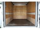 荷物の積み下ろしに便利な、昇降リフト付きパネルバン！荷室には室内灯を備え、夜間や暗所での荷物の積み下ろし・確認に便利です。バックカメラ、ＥＴＣ、ＰＣＳも装備した実用性の高い１台です。