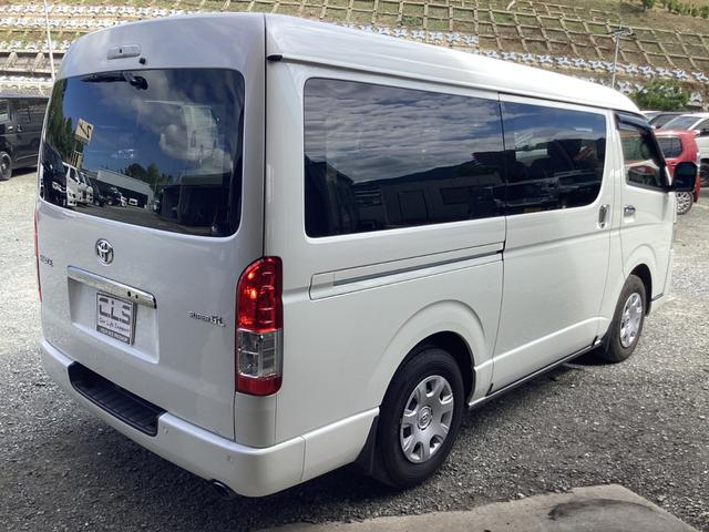 ハイエースバン スーパーＧＬ　ダークプライムＩＩ　７型　８ナンバー　車いす移動車　１ナンバー登録可能　寒冷地仕様　両側パワースライドドア　パノラミックビュー　クリアランスソナー　トヨタセーフティセンス　デジタルインナーミラー　６人乗り　社外バイザー（5枚目）