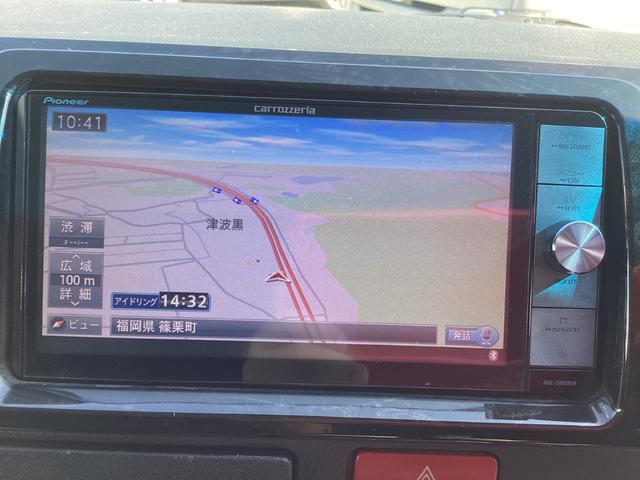 ハイエースバン スーパーＧＬ　ダークプライム　４型　ローダウン　ヴァイパーセキュリティ　電動格納ウインカーミラー　ＬＥＤイエローフォグランプ　社外フロントスポイラー　ルーフスポイラー　リアスライドガラス小窓　カロッツェリアＳＤナビ（30枚目）