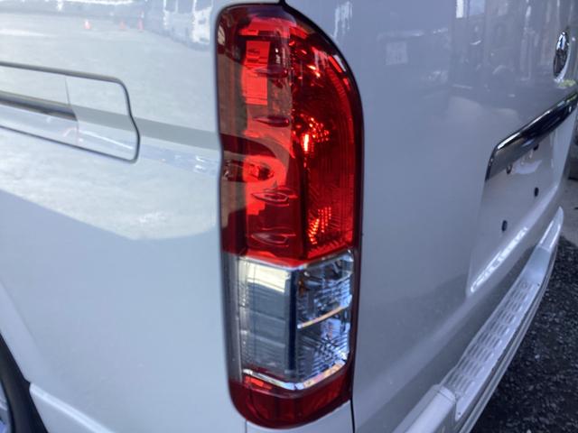 ハイエースバン ロングDX GLパッケージ 6型 ハイルーフ パノラミックビュー ダブルエアコン クリアランスソナー 純正LEDヘッドライト デジタルインナーミラー トヨタセーフティセンス ドライブレコーダー リアヒーター 内張レザー変更(13枚目)