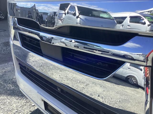 ハイエースバン ロングDX GLパッケージ 6型 ハイルーフ パノラミックビュー ダブルエアコン クリアランスソナー 純正LEDヘッドライト デジタルインナーミラー トヨタセーフティセンス ドライブレコーダー リアヒーター 内張レザー変更(19枚目)