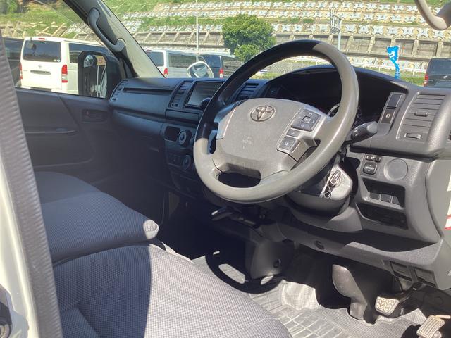 ハイエースバン ロングDX GLパッケージ 6型 ハイルーフ パノラミックビュー ダブルエアコン クリアランスソナー 純正LEDヘッドライト デジタルインナーミラー トヨタセーフティセンス ドライブレコーダー リアヒーター 内張レザー変更(24枚目)