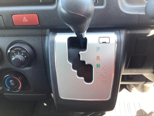 ハイエースバン ロングDX GLパッケージ 6型 ハイルーフ パノラミックビュー ダブルエアコン クリアランスソナー 純正LEDヘッドライト デジタルインナーミラー トヨタセーフティセンス ドライブレコーダー リアヒーター 内張レザー変更(33枚目)