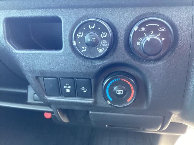 ハイエースバン ロングDX GLパッケージ 6型 ハイルーフ パノラミックビュー ダブルエアコン クリアランスソナー 純正LEDヘッドライト デジタルインナーミラー トヨタセーフティセンス ドライブレコーダー リアヒーター 内張レザー変更(34枚目)