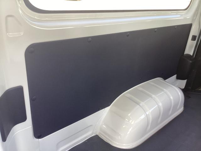 ハイエースバン ロングDX GLパッケージ 6型 ハイルーフ パノラミックビュー ダブルエアコン クリアランスソナー 純正LEDヘッドライト デジタルインナーミラー トヨタセーフティセンス ドライブレコーダー リアヒーター 内張レザー変更(53枚目)