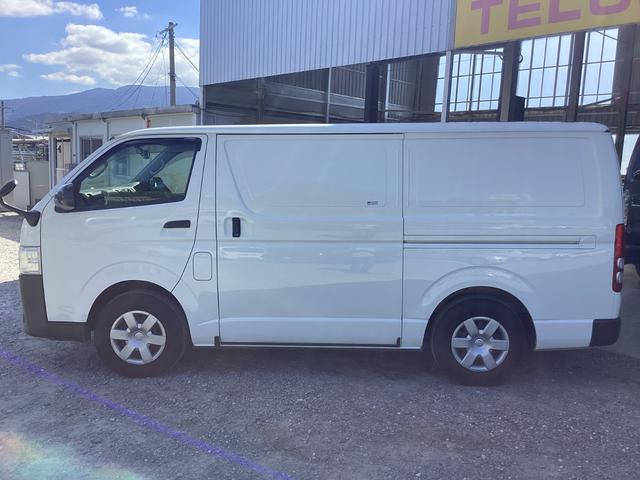 レジアスエースバン 　５型　低温強化バン　ＤＥＮＳＯ製―２２℃冷凍機　４ＷＤ　寒冷地仕様　ミラー型バックモニター　純正セキュリティ　ビルトインＥＴＣ　イージークローザー　電動格納ミラー　キーレス　レベライザー（2枚目）