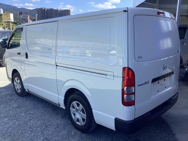 レジアスエースバン 　５型　低温強化バン　ＤＥＮＳＯ製―２２℃冷凍機　４ＷＤ　寒冷地仕様　ミラー型バックモニター　純正セキュリティ　ビルトインＥＴＣ　イージークローザー　電動格納ミラー　キーレス　レベライザー（3枚目）