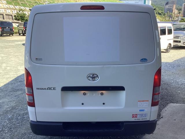 レジアスエースバン 　５型　低温強化バン　ＤＥＮＳＯ製―２２℃冷凍機　４ＷＤ　寒冷地仕様　ミラー型バックモニター　純正セキュリティ　ビルトインＥＴＣ　イージークローザー　電動格納ミラー　キーレス　レベライザー（4枚目）