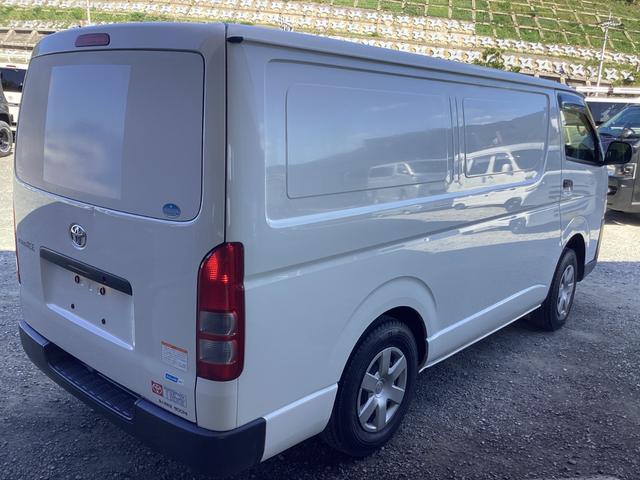 レジアスエースバン 　５型　低温強化バン　ＤＥＮＳＯ製―２２℃冷凍機　４ＷＤ　寒冷地仕様　ミラー型バックモニター　純正セキュリティ　ビルトインＥＴＣ　イージークローザー　電動格納ミラー　キーレス　レベライザー（5枚目）