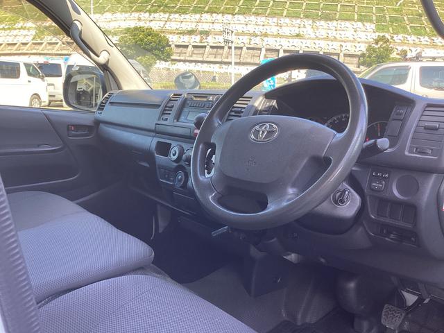 レジアスエースバン 　５型　低温強化バン　ＤＥＮＳＯ製―２２℃冷凍機　４ＷＤ　寒冷地仕様　ミラー型バックモニター　純正セキュリティ　ビルトインＥＴＣ　イージークローザー　電動格納ミラー　キーレス　レベライザー（16枚目）