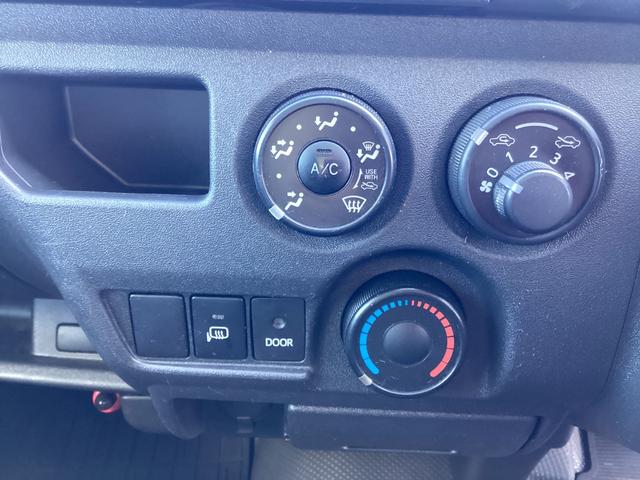 レジアスエースバン 　５型　低温強化バン　ＤＥＮＳＯ製―２２℃冷凍機　４ＷＤ　寒冷地仕様　ミラー型バックモニター　純正セキュリティ　ビルトインＥＴＣ　イージークローザー　電動格納ミラー　キーレス　レベライザー（25枚目）