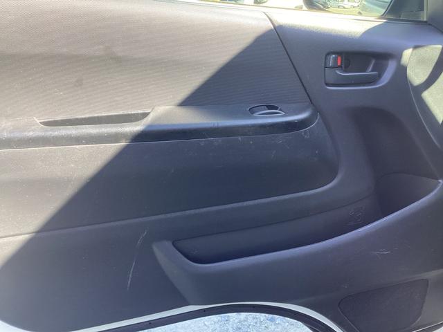 レジアスエースバン 　５型　低温強化バン　ＤＥＮＳＯ製―２２℃冷凍機　４ＷＤ　寒冷地仕様　ミラー型バックモニター　純正セキュリティ　ビルトインＥＴＣ　イージークローザー　電動格納ミラー　キーレス　レベライザー（30枚目）